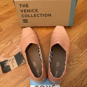 TOMS SLIP ONS- CORAL PINK- SIZE 8 NIB